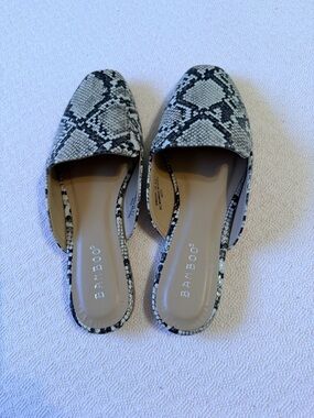 BAMBOO Women's Snake-Print Slide Loafers in Black and White
